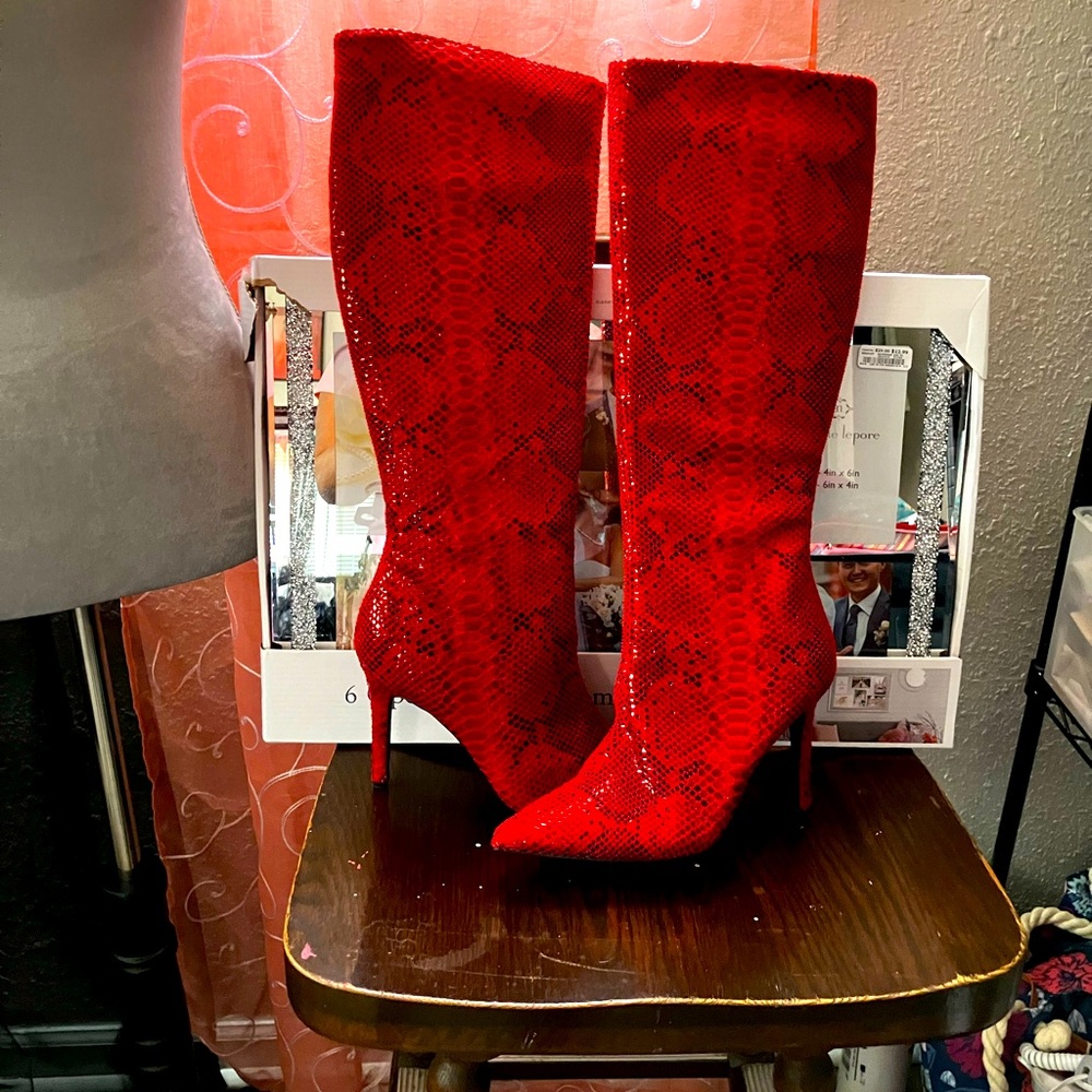 Stiletto Black/Red Below the knee pointed boots